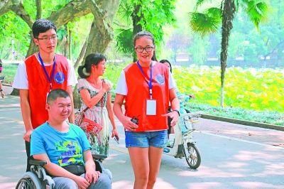昨天,杨敖到华科大报到 昨天,杨敖到华科大报到