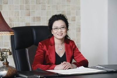 图为依文集团董事长夏华 图为依文集团董事长夏华
