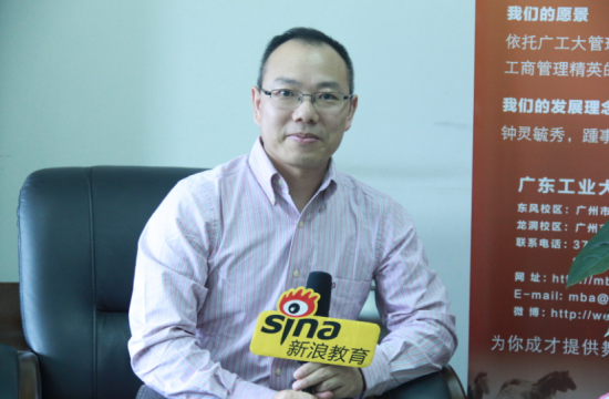 广东工业大学管理学院的副院长后锐教授 广东工业大学管理学院的副院长后锐教授