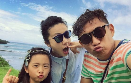 女儿黄多多、妈妈和爸爸黄磊 女儿黄多多、妈妈和爸爸黄磊