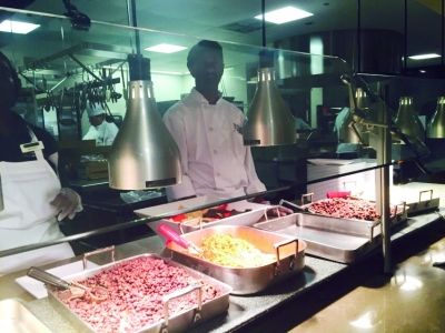 食堂的墨西哥食物摊位。陈韵正摄 食堂的墨西哥食物摊位。陈韵正摄
