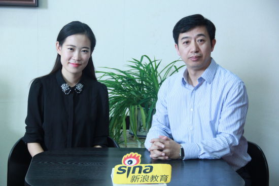 南京大学商学院的院长助理、营销与电子商务系教授韩教授 南京大学商学院的院长助理、营销与电子商务系教授韩教授