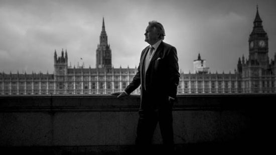 Michael Dobbs深谙英国政治,为写作打下深厚基础 Michael Dobbs深谙英国政治,为写作打下深厚基础