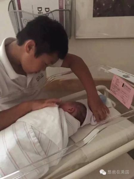 (憨憨含情脉脉地看着小妹妹) (憨憨含情脉脉地看着小妹妹)