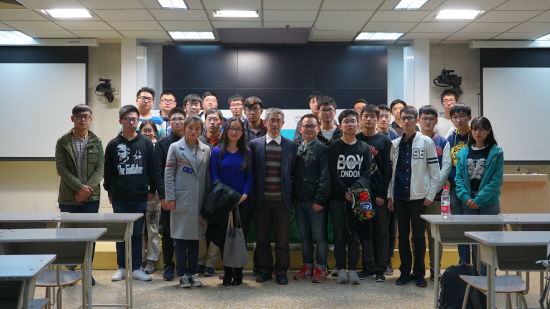 与学生们合影 与学生们合影