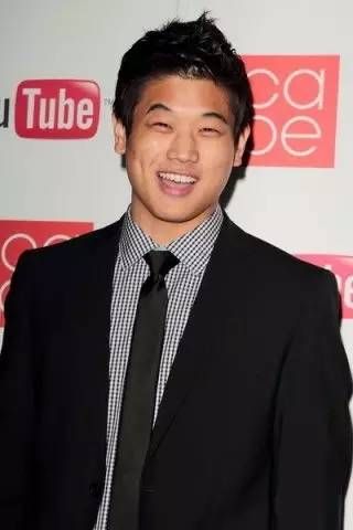 “移动迷宫”中的欧巴Ki Hong Lee “移动迷宫”中的欧巴Ki Hong Lee