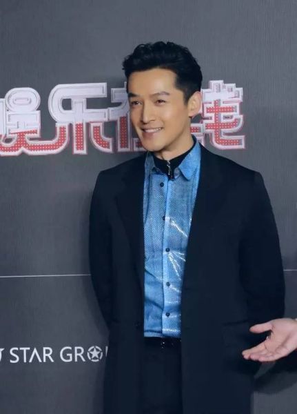 “看完了《伪装者》已经爱上了他。胡歌,真的好帅!特别是他的名字Huge,帅气的胡歌(Pretty Huge)”。 “看完了《伪装者》已经爱上了他。胡歌,真的好帅!特别是他的名字Huge,帅气的胡歌(Pretty Huge)”。
