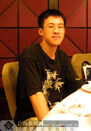 喜欢看电影的淡定孩子--专访广西理科状元(图)