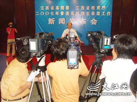 江西07高考三本一志愿投档205所院校未满额(