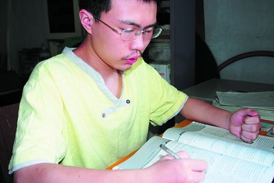 一家人5角钱米粉当早餐 懂事小龙考上华中科大