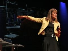 by 杰奎琳・诺沃格拉茨