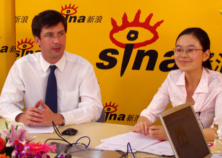 英使馆官员谈志奋领奖学金:9月28日截止申请