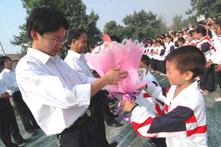 九月十日教师节+行知学校教师收到鲜花祝福
