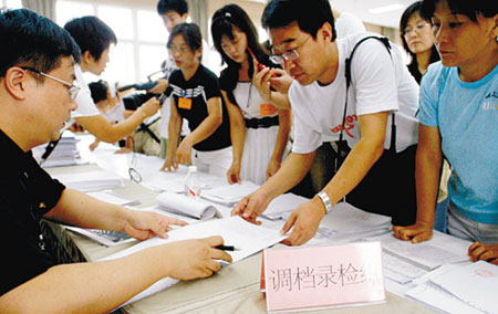 沈阳重点高中公布分数线 12时起网上查结果