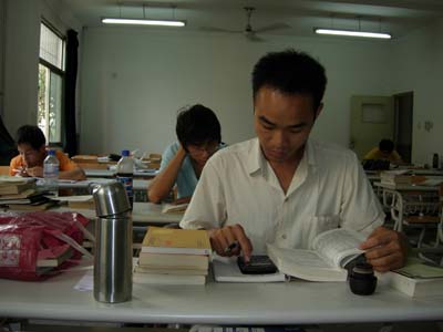 选自考专业瞄准靶心 多方面因素不可少