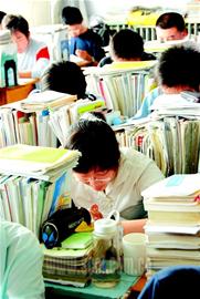 四川自考成果辉煌 23年培养38万专本毕业生(图