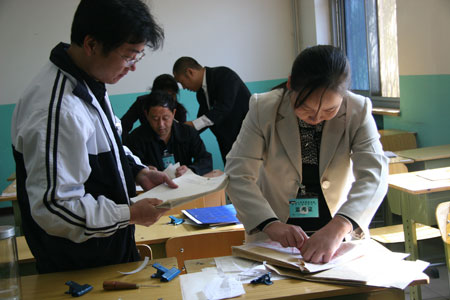 北京10月自考见闻:考点处处现和谐(图)