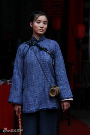 小宋佳凭借电视剧《闯关东》红遍大江南北,在巨著《中国往事》