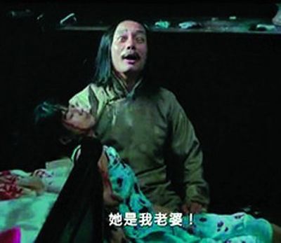 影片上映就有观众在大银幕发现葛优和姜文抱着的刘嘉玲并非她本人 影片上映就有观众在大银幕发现葛优和姜文抱着的刘嘉玲并非她本人