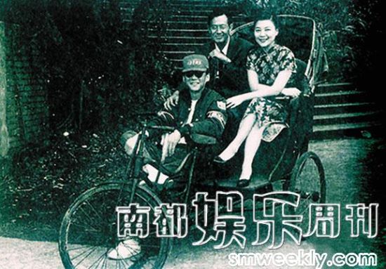 《牯岭街》片场,杨德昌与扮演小四父母的张国柱及金燕玲。 《牯岭街》片场,杨德昌与扮演小四父母的张国柱及金燕玲。