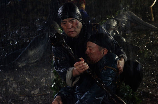 《打狗棍》抢拍 巍子雨中挑战动作戏