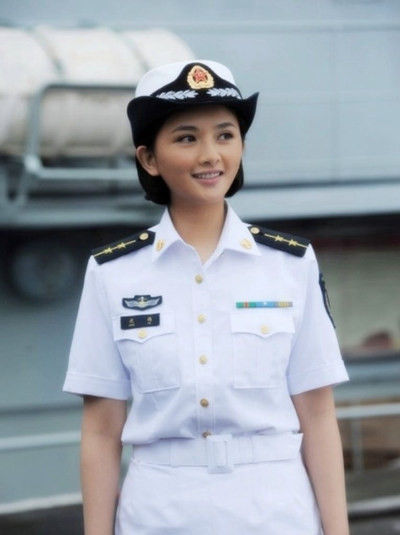 李依玲饰沈鸽