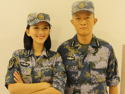 李依玲(左)杨志刚(右)