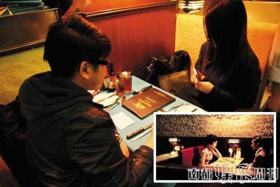 王家卫电影最爱的金雀餐厅,曾拍过《花样年华》、《2046》,场景与色调都是多年未变的。 王家卫电影最爱的金雀餐厅,曾拍过《花样年华》、《2046》,场景与色调都是多年未变的。
