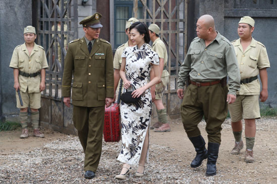 王丽坤《青盲》旗袍装恬静婀娜显纯美