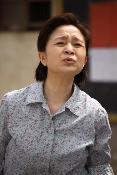 《幸福在哪里》刘莉莉饰演彭桂香