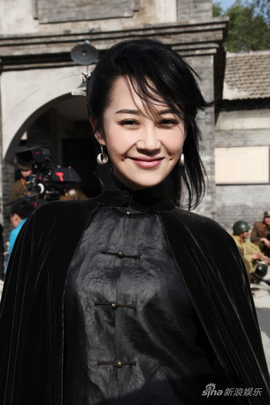 许晴正在拍摄新剧《来势凶猛》,这也是她阔别荧屏3年半后首次回归的