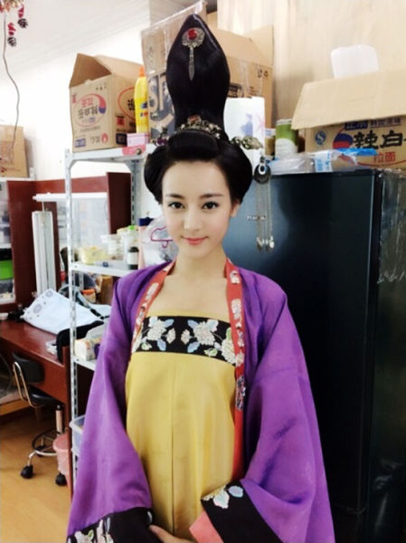 迪丽热巴《美人制造》定妆 于正赞太美|迪丽热