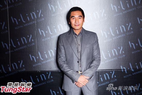 方中信型男范儿魅力不减 获粉丝欢迎