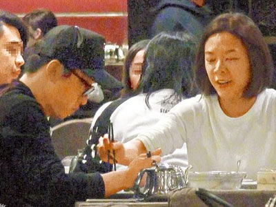 54岁哈林和40岁女主播