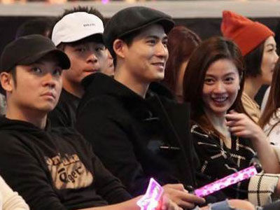 视频：周渝民携娇妻恩