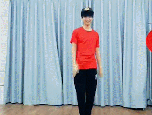 视频：王俊凯跳招财舞