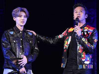 视频：鹿晗演唱会落泪