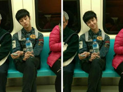 地铁萌笑男生爆红