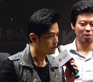 视频：周杰伦丢妻儿转