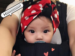 欧弟女儿含奶嘴眼睛大