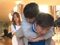 张艺兴生病晕倒送医院