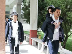 李亚鹏父女三人做公益