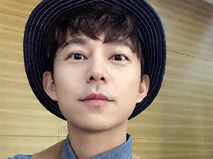 何炅回应遇袭:没被打