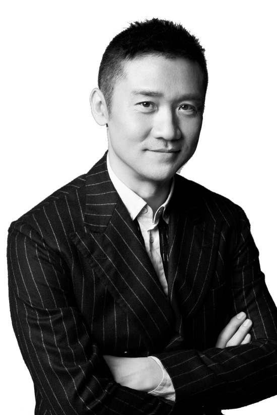 他是《大宅门》的黄立,是《人间正道是沧桑》里的杨立仁,是《新