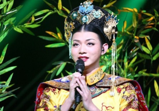 额.没看错,这也是霍尊,反串的甄嬛