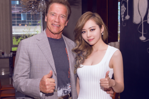 为什么冯轲劣迹斑斑张靓颖还是不肯离开他？