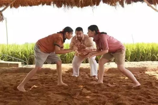 “印度的良心”阿米尔·汗:用电影改编国家,为保护儿童出庭作证