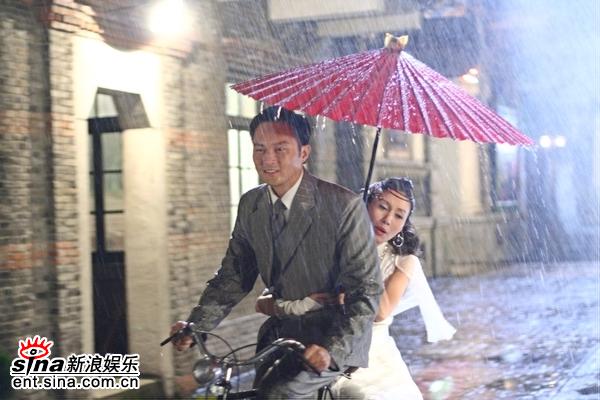 资料图片:电视剧《红粉"雨中情"剧照(3)