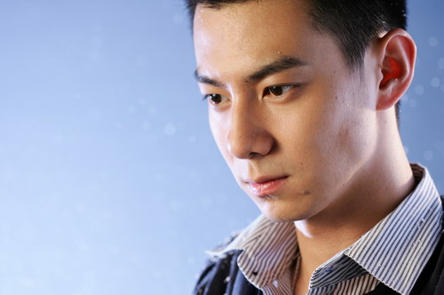 资料图片:加油好男儿十强选手 张殿菲 写真(3)-T