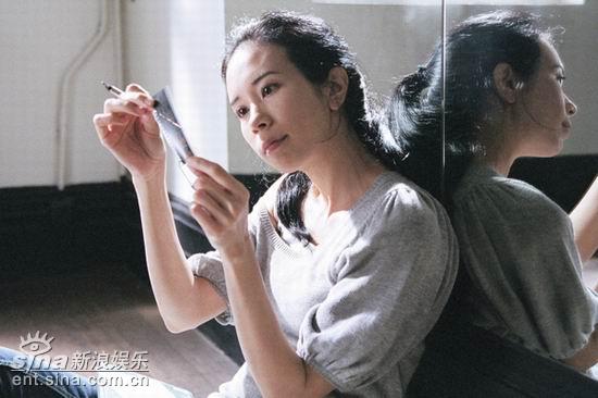 资料图片：《老港正传》剧照-莫文蔚留恋胶片